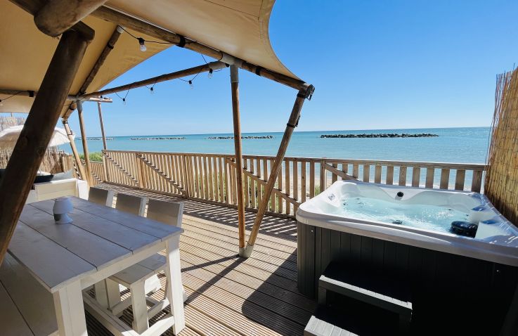 Villa Alwin Beach Resort - Luxe lodgetenten aan het strand in Le Marche